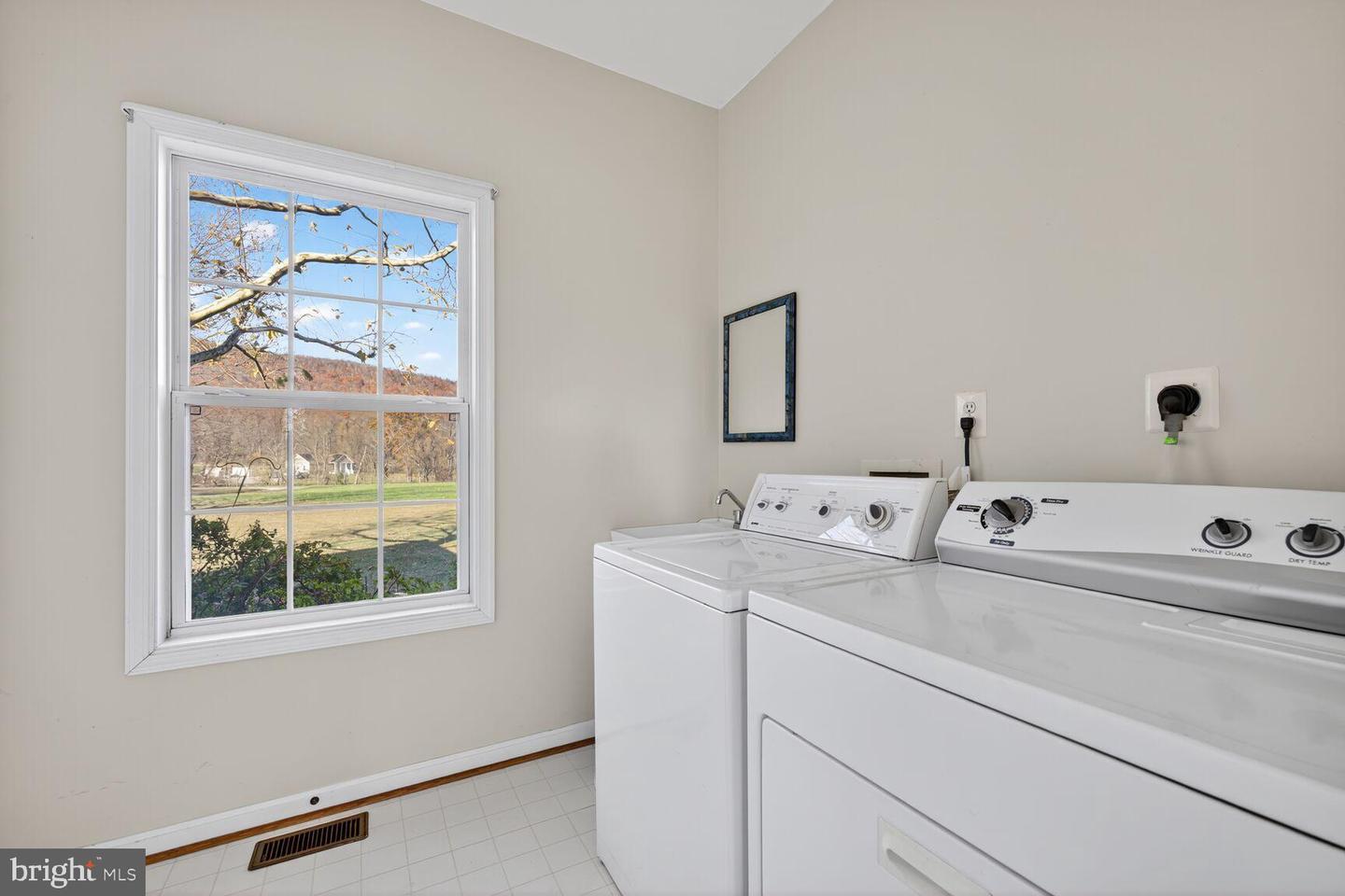 12380 MOUNTAIN RD, LOVETTSVILLE, Virginia 20180, 4 Bedrooms Bedrooms, 9 Rooms Rooms,2 BathroomsBathrooms,Residential,For sale,12380 MOUNTAIN RD,VALO2110768 MLS # VALO2110768