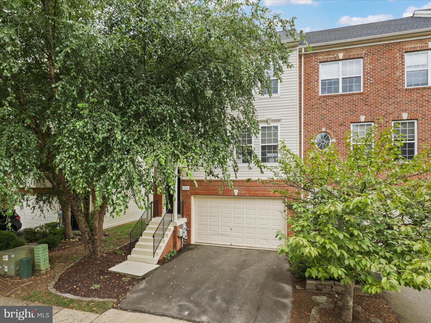 7684 AUDUBON MEADOW WAY, ALEXANDRIA, Virginia 22306, 3 Bedrooms Bedrooms, ,3 BathroomsBathrooms,Residential,For sale,7684 AUDUBON MEADOW WAY,VAFX2278296 MLS # VAFX2278296