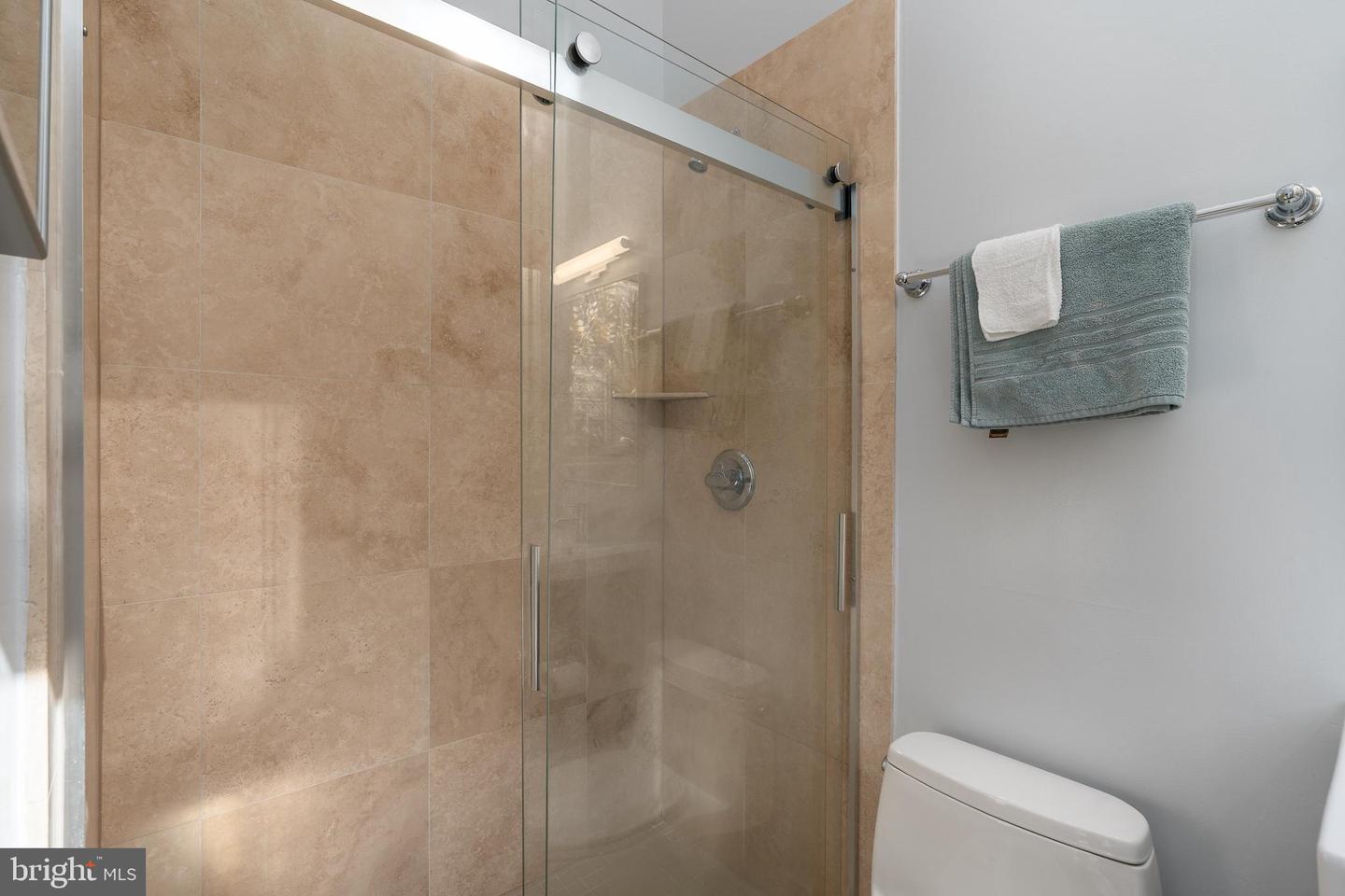 2380 CHAMPLAIN ST NW #15 NOW 305 PENTHOUSE, WASHINGTON, District Of Columbia 20009, 2 Bedrooms Bedrooms, 7 Rooms Rooms,2 BathroomsBathrooms,Residential,For sale,2380 CHAMPLAIN ST NW #15 NOW 305 PENTHOUSE,DCDC2230902 MLS # DCDC2230902