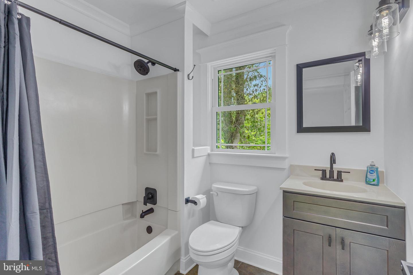 647 LAKEVIEW DR, HEATHSVILLE, Virginia 22473, 3 Bedrooms Bedrooms, 5 Rooms Rooms,2 BathroomsBathrooms,Residential,For sale,647 LAKEVIEW DR,VANV2001806 MLS # VANV2001806