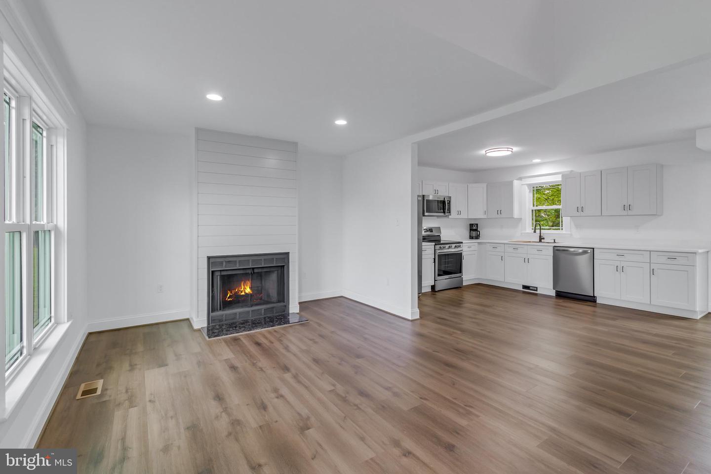 647 LAKEVIEW DR, HEATHSVILLE, Virginia 22473, 3 Bedrooms Bedrooms, 5 Rooms Rooms,2 BathroomsBathrooms,Residential,For sale,647 LAKEVIEW DR,VANV2001806 MLS # VANV2001806