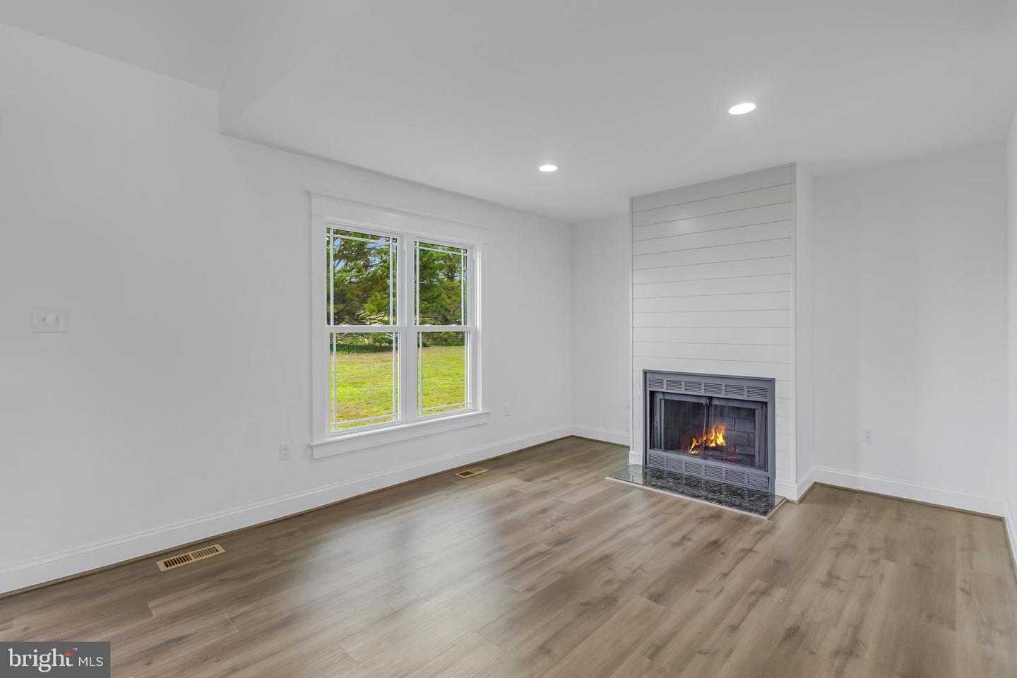 647 LAKEVIEW DR, HEATHSVILLE, Virginia 22473, 3 Bedrooms Bedrooms, 5 Rooms Rooms,2 BathroomsBathrooms,Residential,For sale,647 LAKEVIEW DR,VANV2001806 MLS # VANV2001806