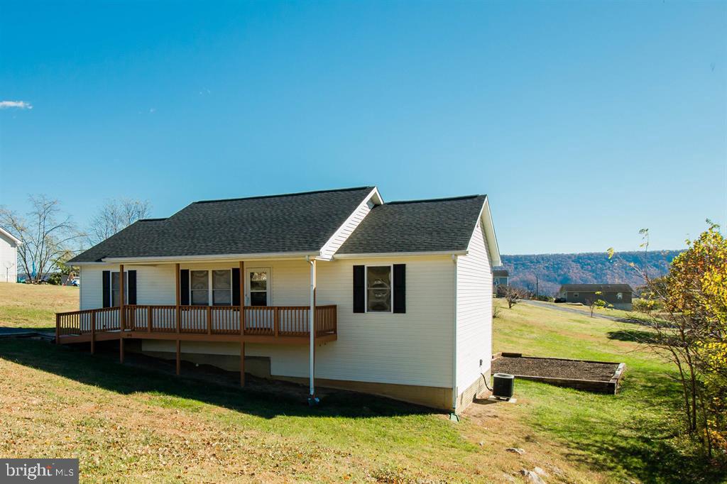 446 SUMMIT N, WOODSTOCK, Virginia 22664, 3 Bedrooms Bedrooms, ,2 BathroomsBathrooms,Residential,For sale,446 SUMMIT N,VASH2012948 MLS # VASH2012948
