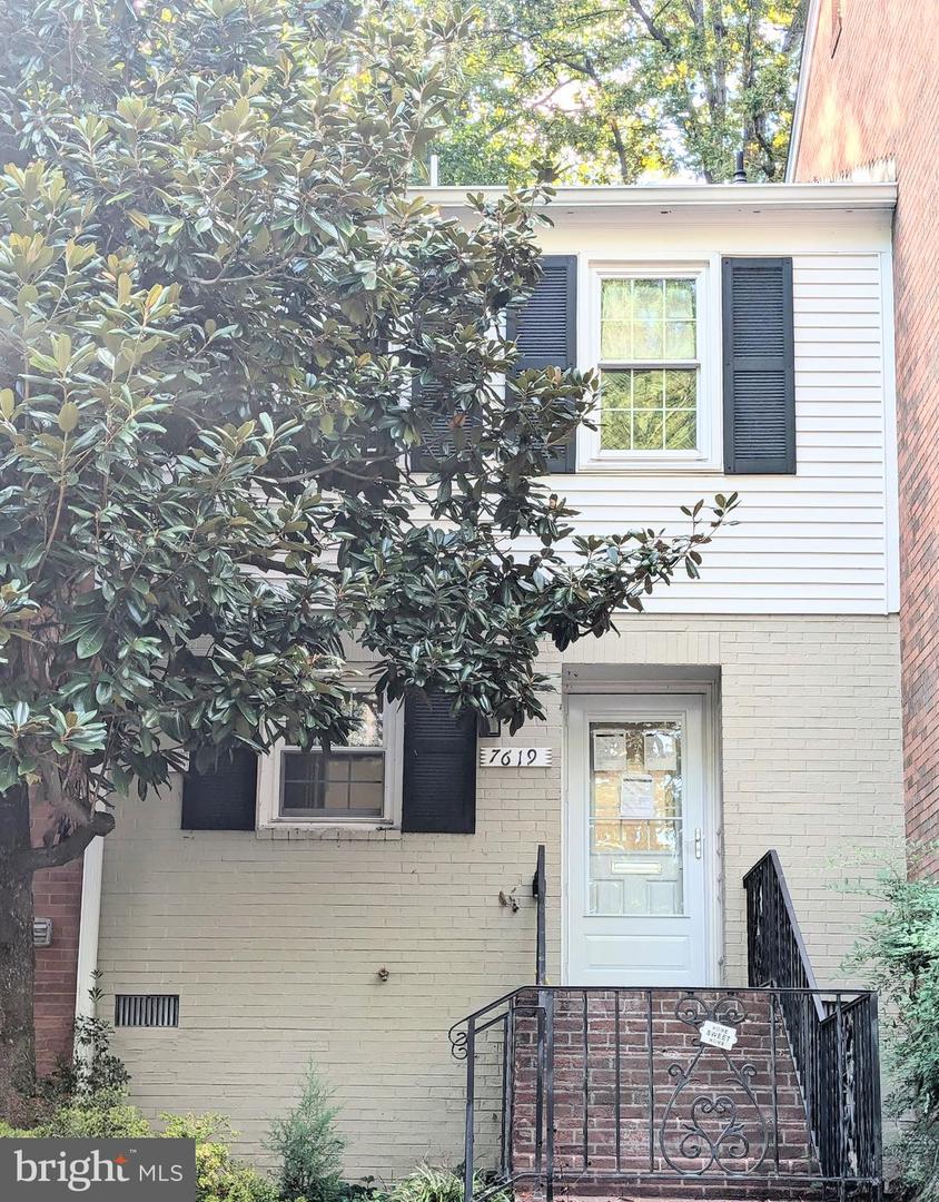 7619 TIVERTON DR, SPRINGFIELD, Virginia 22152, 2 Bedrooms Bedrooms, ,1 BathroomBathrooms,Residential,For sale,7619 TIVERTON DR,VAFX2278342 MLS # VAFX2278342