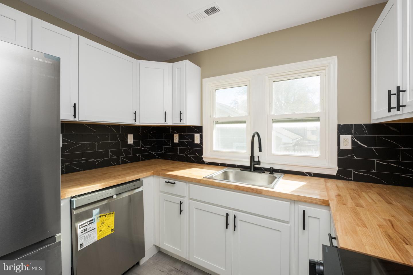 1080 AIRPORT RD, WINCHESTER, Virginia 22602, 2 Bedrooms Bedrooms, ,2 BathroomsBathrooms,Residential,For sale,1080 AIRPORT RD,VAFV2037956 MLS # VAFV2037956