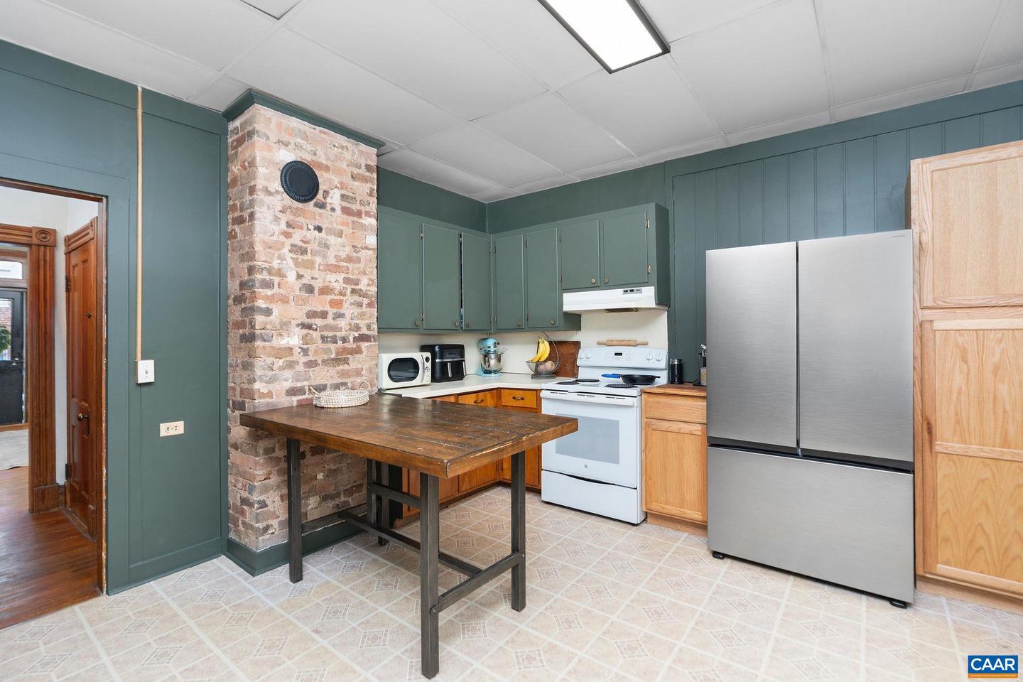 501 W JOHNSON ST, STAUNTON, Virginia 24401, 4 Bedrooms Bedrooms, ,1 BathroomBathrooms,Residential,For sale,501 W JOHNSON ST,670868 MLS # 670868