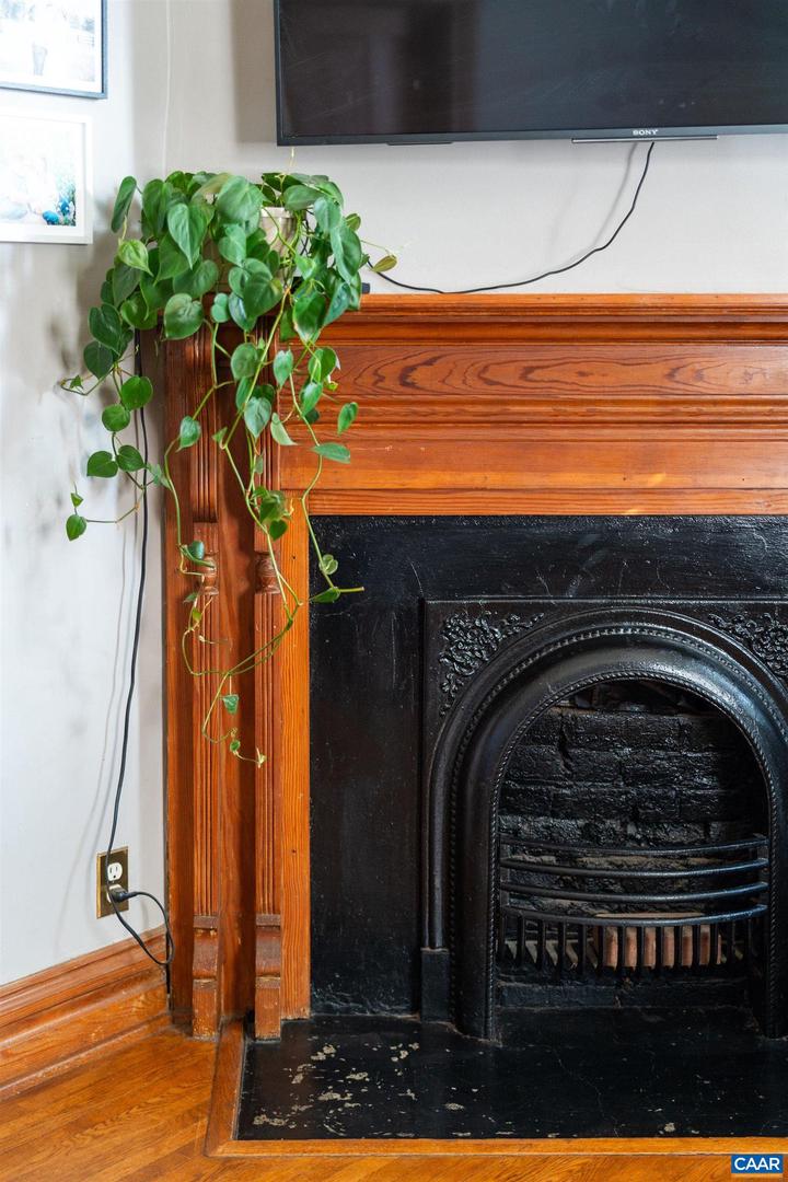 501 W JOHNSON ST, STAUNTON, Virginia 24401, 4 Bedrooms Bedrooms, ,1 BathroomBathrooms,Residential,For sale,501 W JOHNSON ST,670868 MLS # 670868