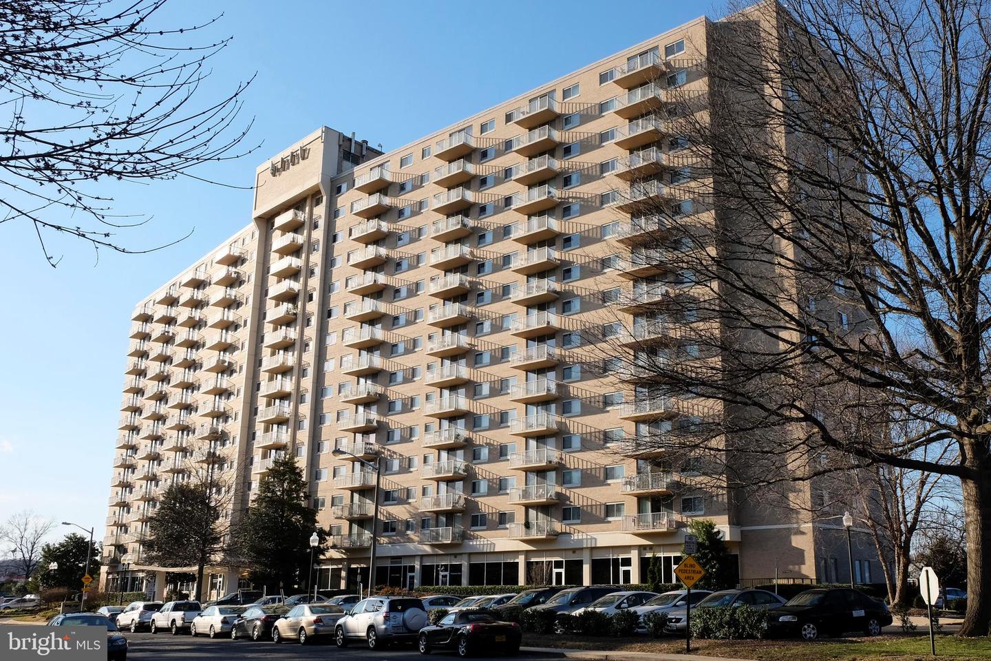 1225 MARTHA CUSTIS DR #PH 1602, ALEXANDRIA, Virginia 22302, 1 Bedroom Bedrooms, ,1 BathroomBathrooms,Residential,For sale,1225 MARTHA CUSTIS DR #PH 1602,VAAX2051610 MLS # VAAX2051610