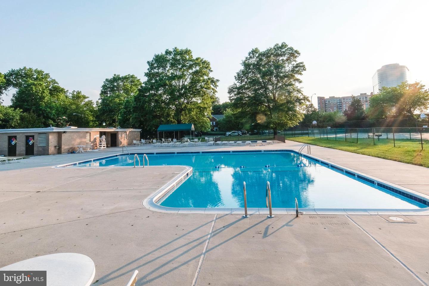 1225 MARTHA CUSTIS DR #PH 1602, ALEXANDRIA, Virginia 22302, 1 Bedroom Bedrooms, ,1 BathroomBathrooms,Residential,For sale,1225 MARTHA CUSTIS DR #PH 1602,VAAX2051610 MLS # VAAX2051610