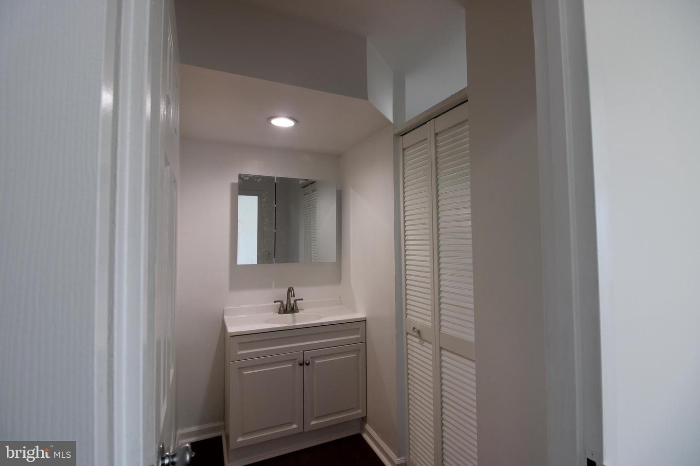 1225 MARTHA CUSTIS DR #PH 1602, ALEXANDRIA, Virginia 22302, 1 Bedroom Bedrooms, ,1 BathroomBathrooms,Residential,For sale,1225 MARTHA CUSTIS DR #PH 1602,VAAX2051610 MLS # VAAX2051610