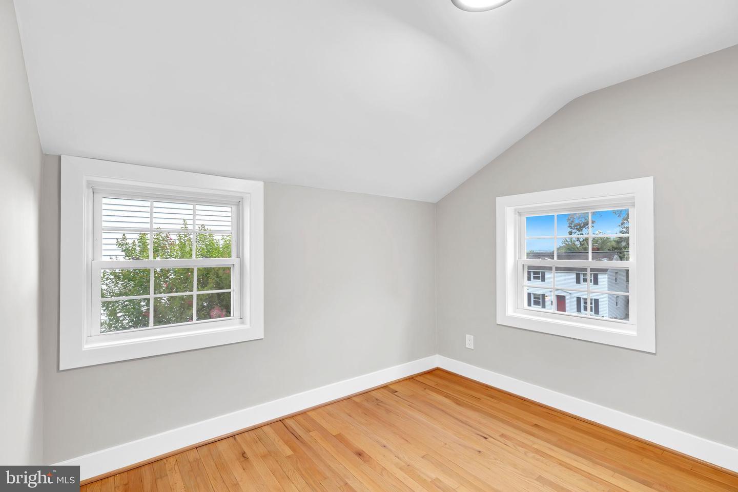 5105 11TH ST S, ARLINGTON, Virginia 22204, 2 Bedrooms Bedrooms, ,2 BathroomsBathrooms,Residential,For sale,5105 11TH ST S,VAAR2065876 MLS # VAAR2065876