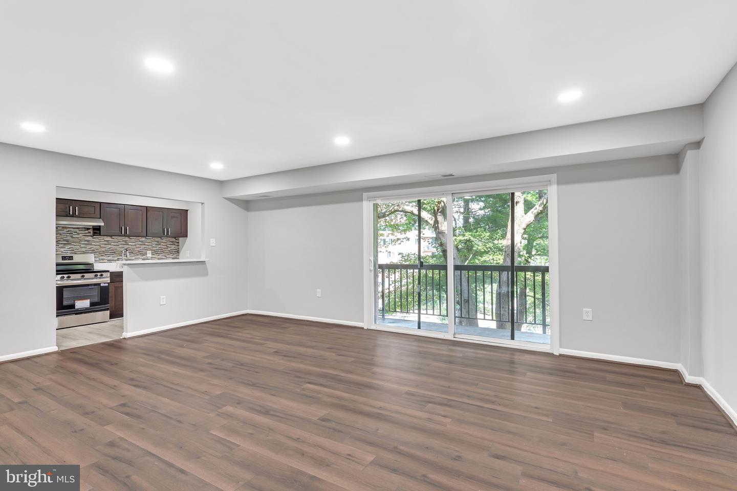 3314 S 28TH ST S #203, ALEXANDRIA, Virginia 22302, 2 Bedrooms Bedrooms, ,1 BathroomBathrooms,Residential,For sale,3314 S 28TH ST S #203,VAAX2051620 MLS # VAAX2051620