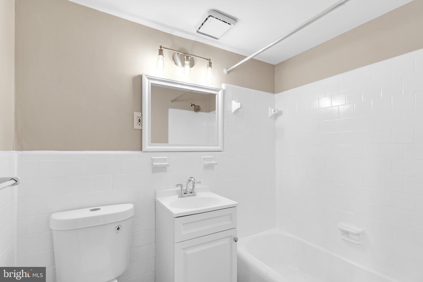 3314 S 28TH ST S #203, ALEXANDRIA, Virginia 22302, 2 Bedrooms Bedrooms, ,1 BathroomBathrooms,Residential,For sale,3314 S 28TH ST S #203,VAAX2051620 MLS # VAAX2051620