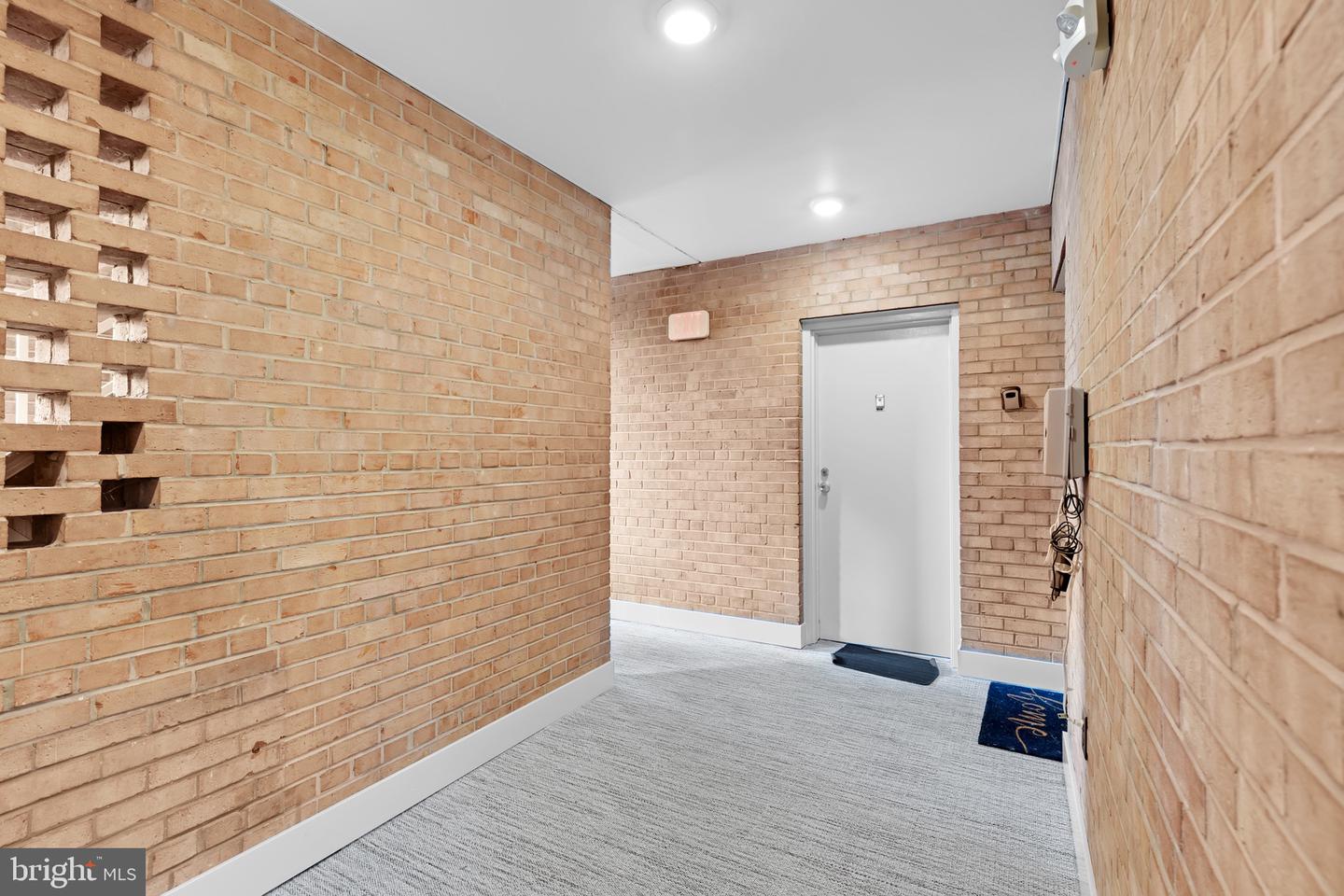 3314 S 28TH ST S #203, ALEXANDRIA, Virginia 22302, 2 Bedrooms Bedrooms, ,1 BathroomBathrooms,Residential,For sale,3314 S 28TH ST S #203,VAAX2051620 MLS # VAAX2051620