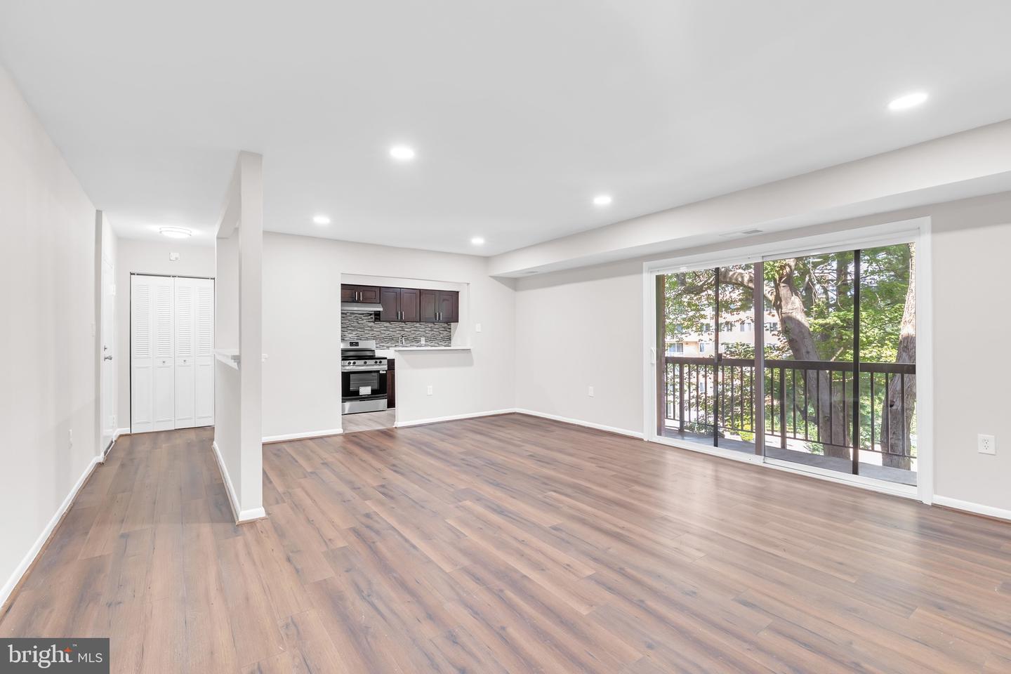 3314 S 28TH ST S #203, ALEXANDRIA, Virginia 22302, 2 Bedrooms Bedrooms, ,1 BathroomBathrooms,Residential,For sale,3314 S 28TH ST S #203,VAAX2051620 MLS # VAAX2051620