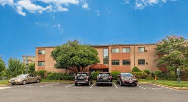 3314 S 28TH ST S #203, ALEXANDRIA, Virginia 22302, 2 Bedrooms Bedrooms, ,1 BathroomBathrooms,Residential,For sale,3314 S 28TH ST S #203,VAAX2051620 MLS # VAAX2051620