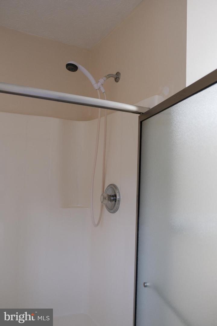 105 TANGLEWOOD LN, WINCHESTER, Virginia 22602, 2 Bedrooms Bedrooms, 5 Rooms Rooms,2 BathroomsBathrooms,Residential,For sale,105 TANGLEWOOD LN,VAFV2037966 MLS # VAFV2037966