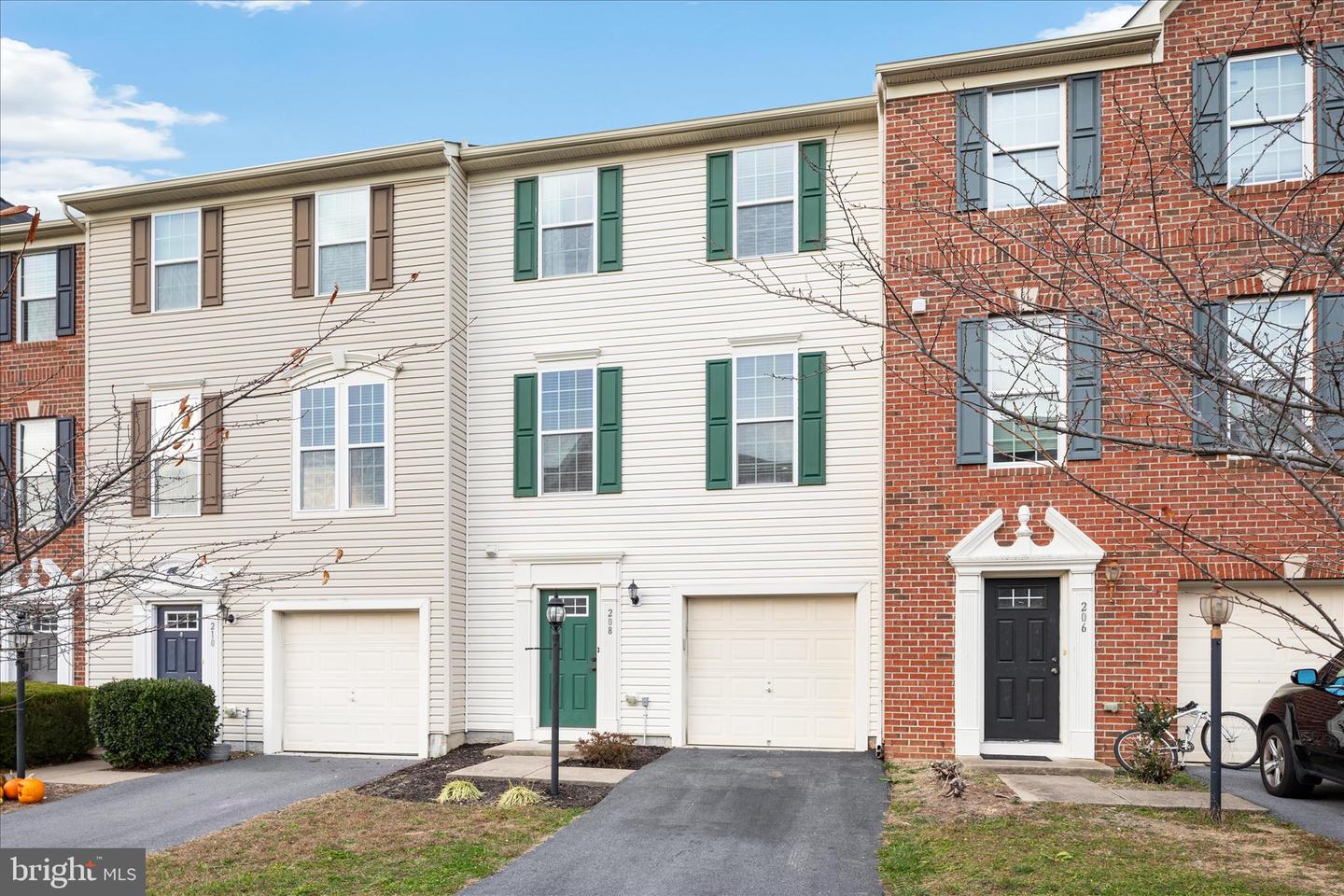 208 FIESTA DR, STEPHENSON, Virginia 22656, 3 Bedrooms Bedrooms, ,2 BathroomsBathrooms,Residential,For sale,208 FIESTA DR,VAFV2037970 MLS # VAFV2037970