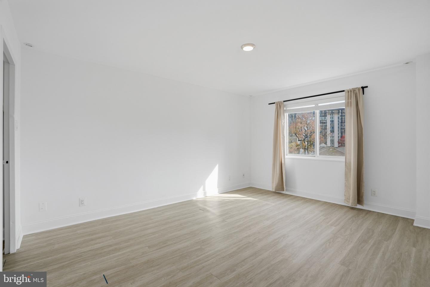 5340 HOLMES RUN PKWY #419, ALEXANDRIA, Virginia 22304, 2 Bedrooms Bedrooms, ,1 BathroomBathrooms,Residential,For sale,5340 HOLMES RUN PKWY #419,VAAX2051616 MLS # VAAX2051616