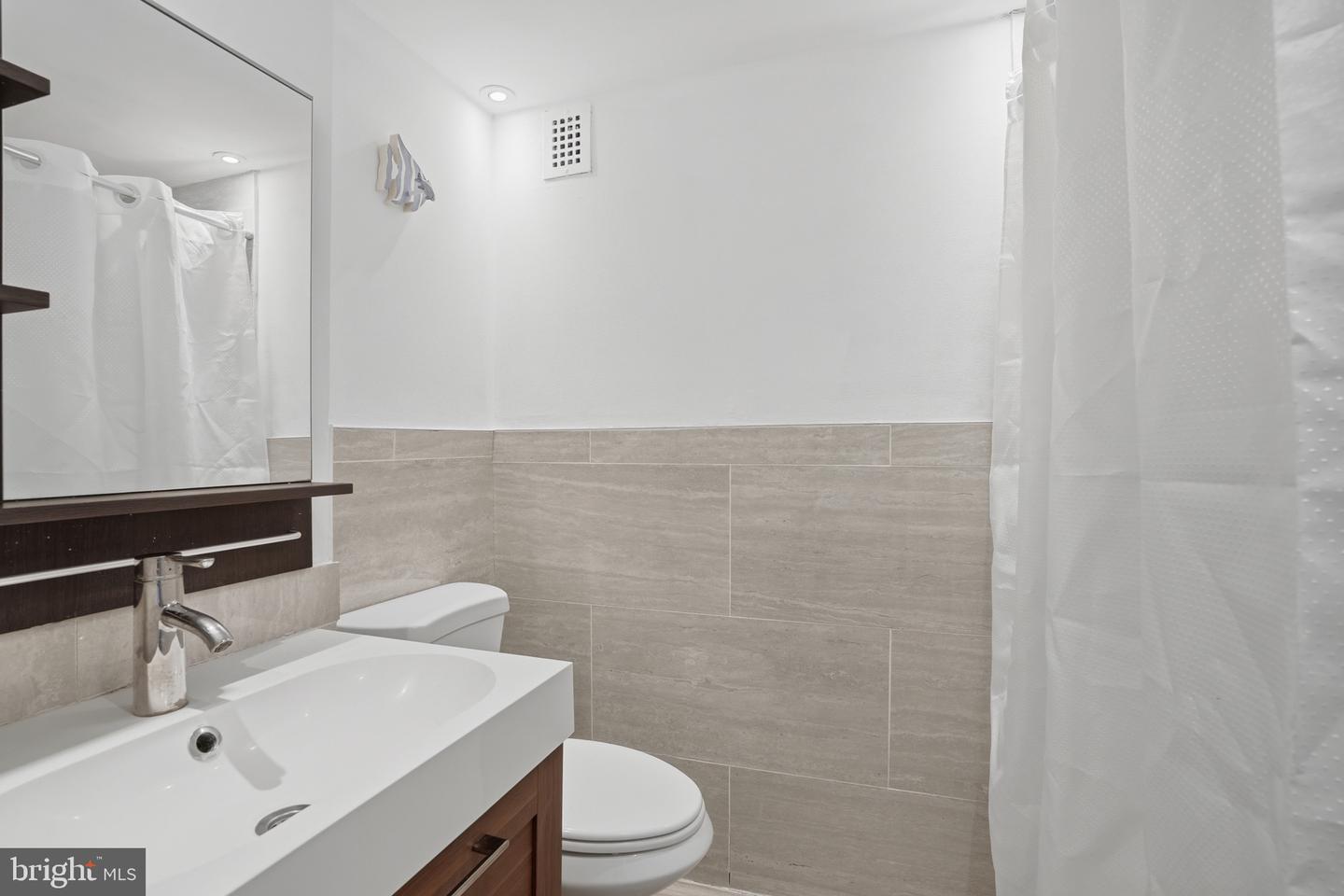 5340 HOLMES RUN PKWY #419, ALEXANDRIA, Virginia 22304, 2 Bedrooms Bedrooms, ,1 BathroomBathrooms,Residential,For sale,5340 HOLMES RUN PKWY #419,VAAX2051616 MLS # VAAX2051616