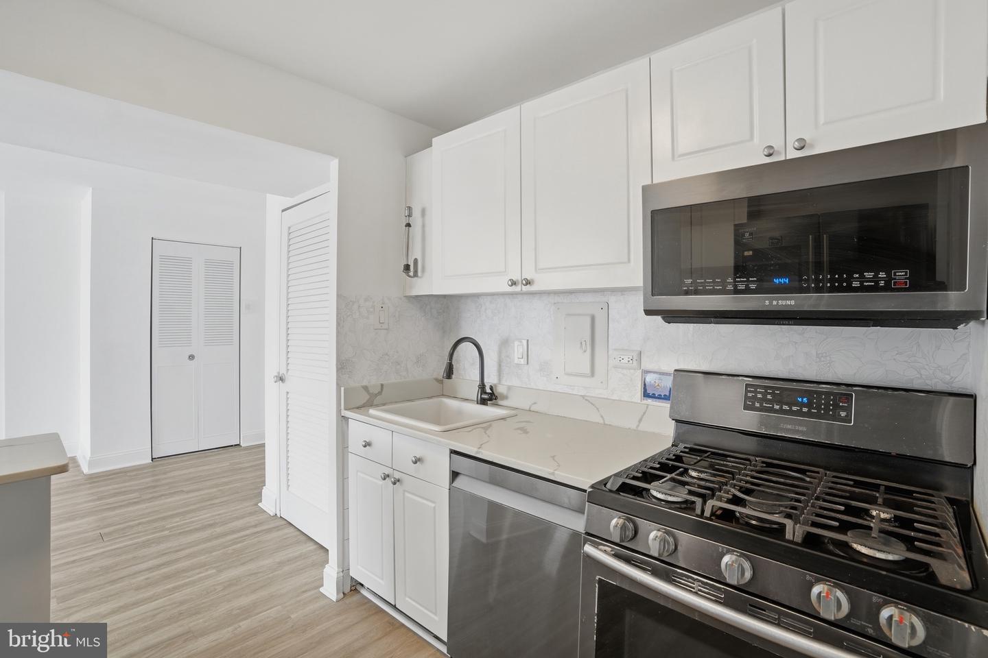 5340 HOLMES RUN PKWY #419, ALEXANDRIA, Virginia 22304, 2 Bedrooms Bedrooms, ,1 BathroomBathrooms,Residential,For sale,5340 HOLMES RUN PKWY #419,VAAX2051616 MLS # VAAX2051616