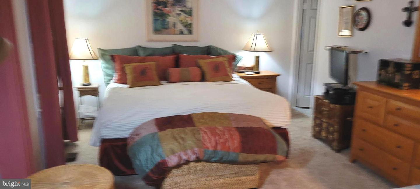 7520 AMESBURY CT, ALEXANDRIA, Virginia 22315, 3 Bedrooms Bedrooms, 8 Rooms Rooms,2 BathroomsBathrooms,Residential,For sale,7520 AMESBURY CT,VAFX2242404 MLS # VAFX2242404