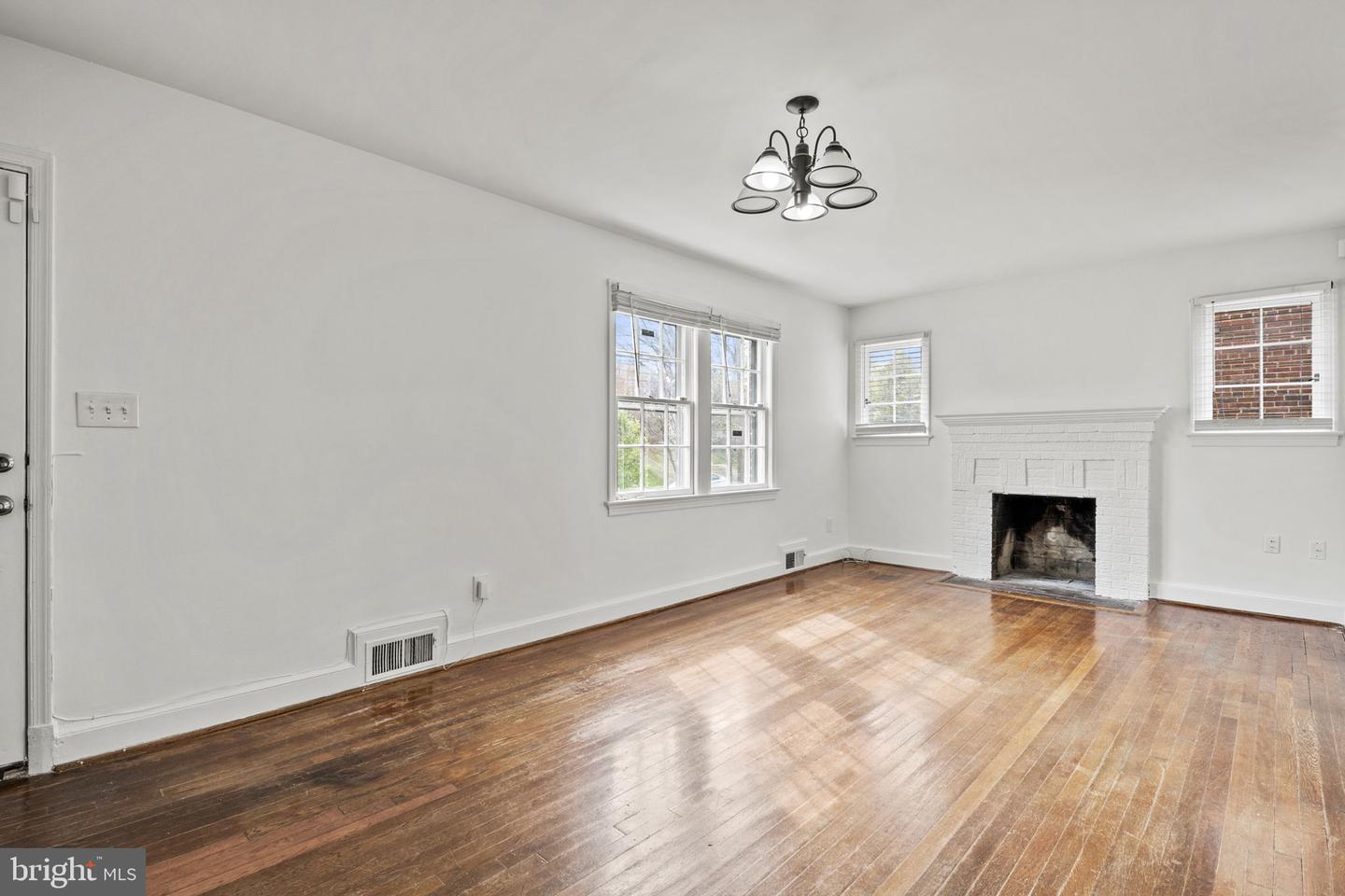 1807 41ST PL SE, WASHINGTON, District Of Columbia 20020, 5 Bedrooms Bedrooms, ,2 BathroomsBathrooms,Residential,For sale,1807 41ST PL SE,DCDC2220220 MLS # DCDC2220220