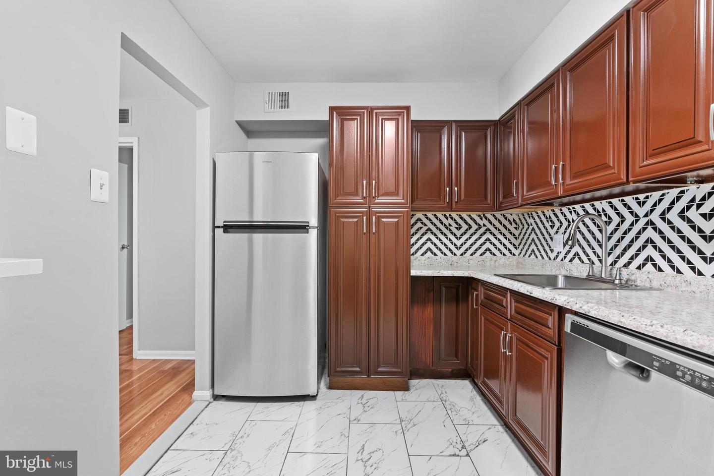 6155 EDSALL RD. RD #B, ALEXANDRIA, Virginia 22304, 2 Bedrooms Bedrooms, 3 Rooms Rooms,1 BathroomBathrooms,Residential,For sale,6155 EDSALL RD. RD #B,VAAX2049520 MLS # VAAX2049520