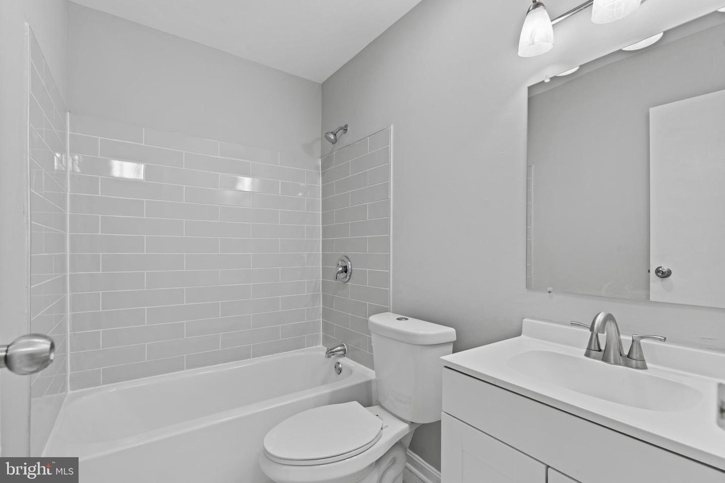 6155 EDSALL RD. RD #B, ALEXANDRIA, Virginia 22304, 2 Bedrooms Bedrooms, 3 Rooms Rooms,1 BathroomBathrooms,Residential,For sale,6155 EDSALL RD. RD #B,VAAX2049520 MLS # VAAX2049520