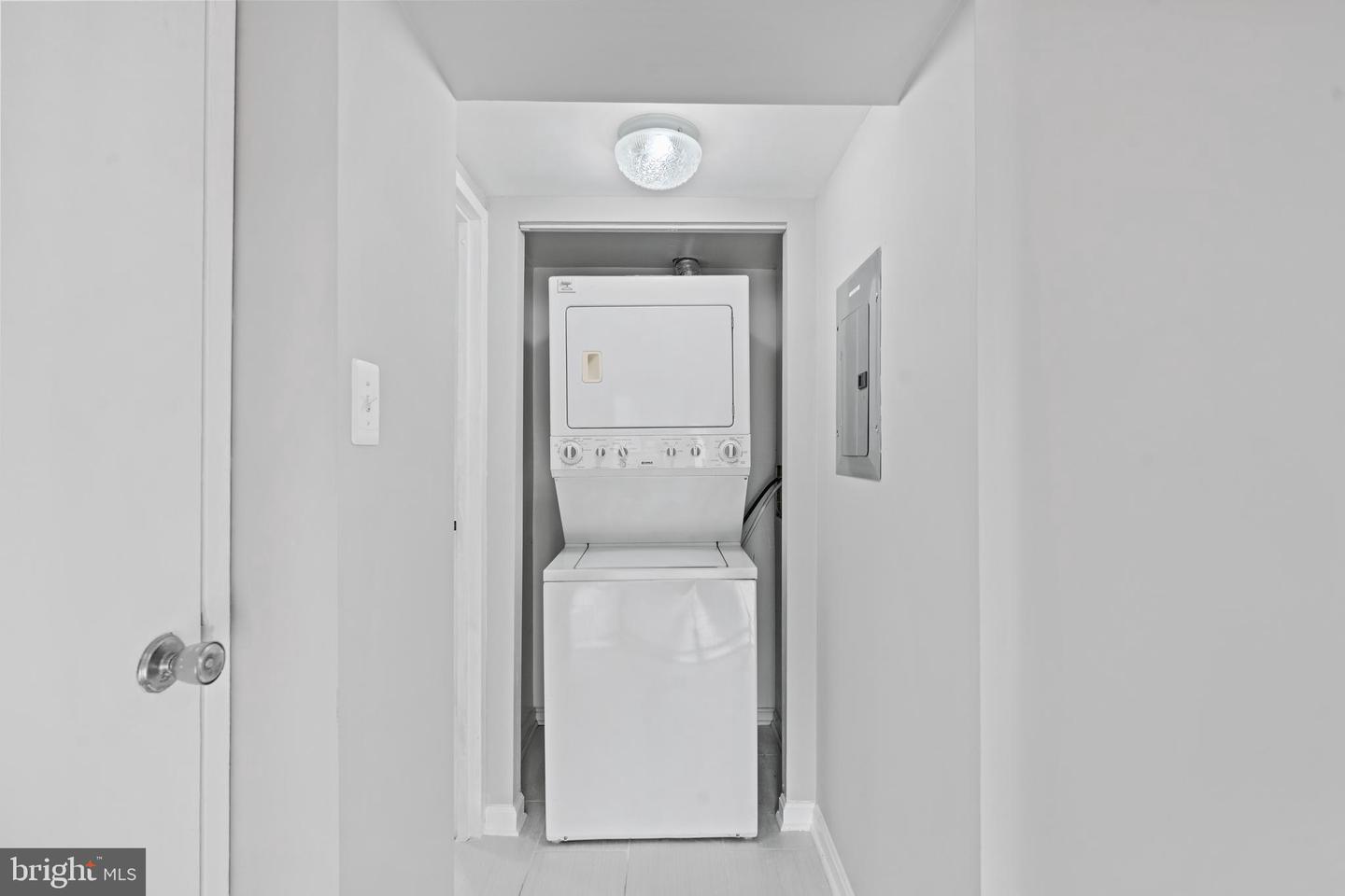 6155 EDSALL RD. RD #B, ALEXANDRIA, Virginia 22304, 2 Bedrooms Bedrooms, 3 Rooms Rooms,1 BathroomBathrooms,Residential,For sale,6155 EDSALL RD. RD #B,VAAX2049520 MLS # VAAX2049520