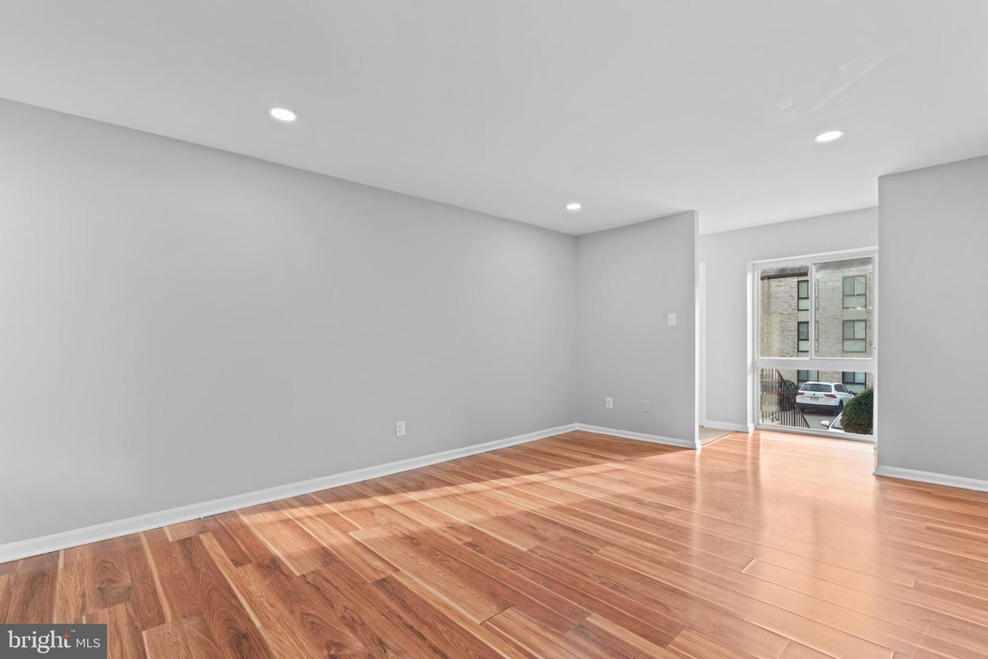 6155 EDSALL RD. RD #B, ALEXANDRIA, Virginia 22304, 2 Bedrooms Bedrooms, 3 Rooms Rooms,1 BathroomBathrooms,Residential,For sale,6155 EDSALL RD. RD #B,VAAX2049520 MLS # VAAX2049520