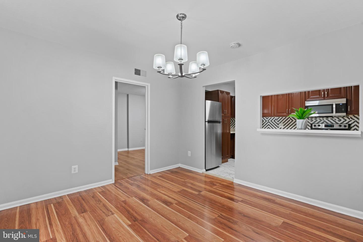 6155 EDSALL RD. RD #B, ALEXANDRIA, Virginia 22304, 2 Bedrooms Bedrooms, 3 Rooms Rooms,1 BathroomBathrooms,Residential,For sale,6155 EDSALL RD. RD #B,VAAX2049520 MLS # VAAX2049520