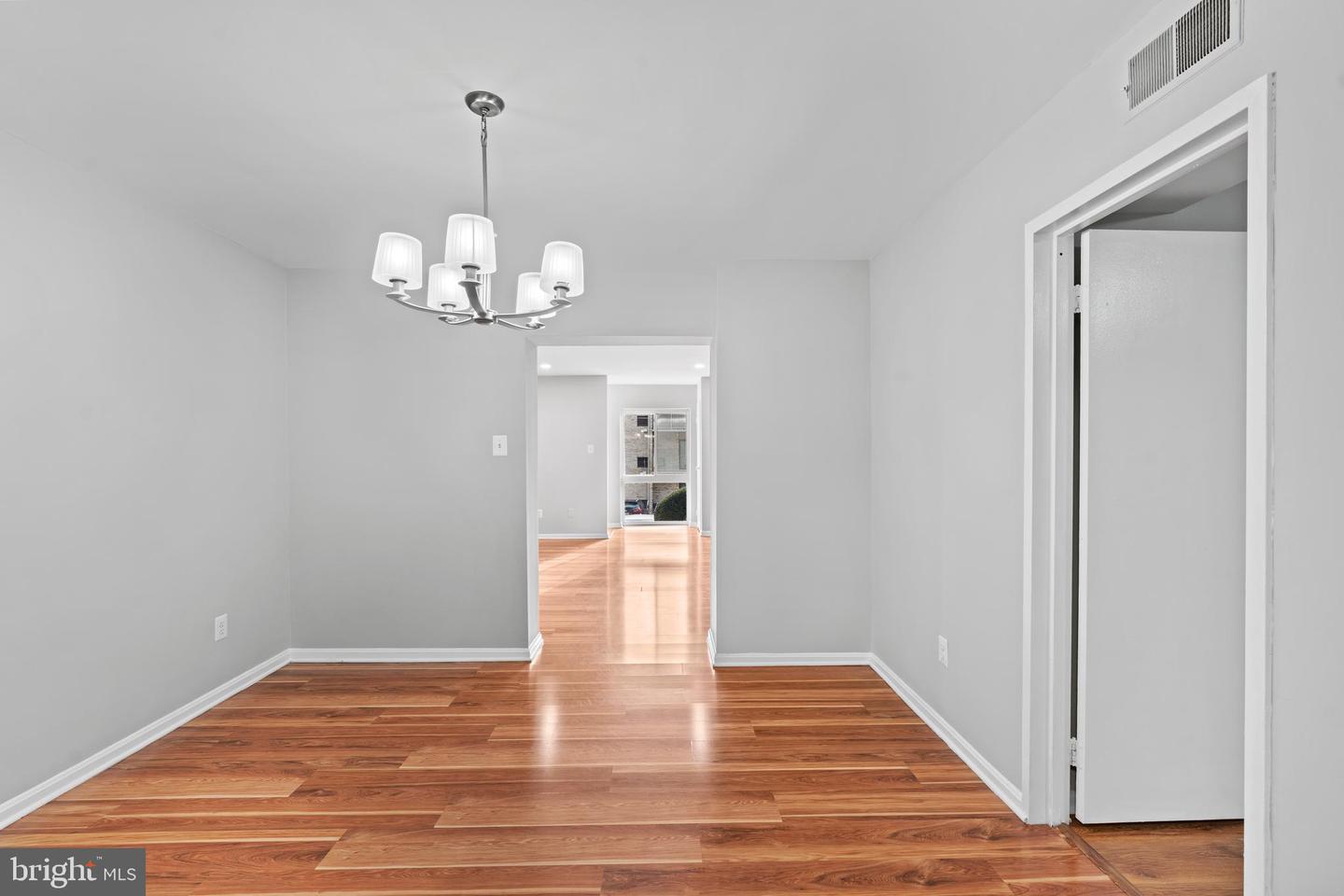 6155 EDSALL RD. RD #B, ALEXANDRIA, Virginia 22304, 2 Bedrooms Bedrooms, 3 Rooms Rooms,1 BathroomBathrooms,Residential,For sale,6155 EDSALL RD. RD #B,VAAX2049520 MLS # VAAX2049520