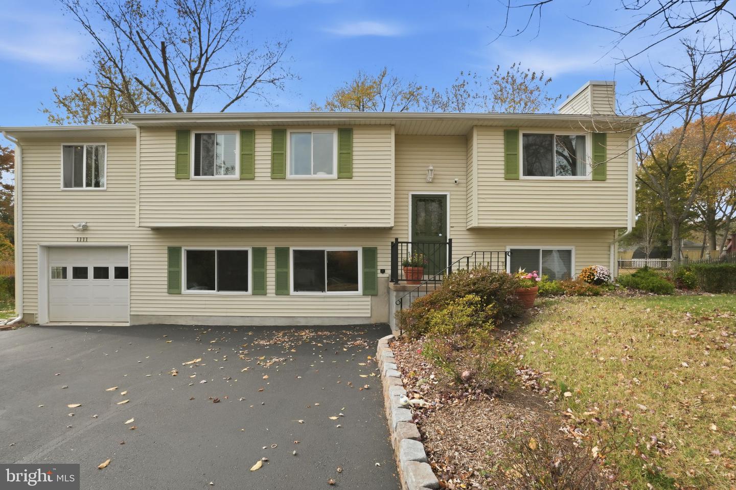 1111 BICKSLER DR, HERNDON, Virginia 20170, 4 Bedrooms Bedrooms, ,3 BathroomsBathrooms,Residential,For sale,1111 BICKSLER DR,VAFX2278026 MLS # VAFX2278026