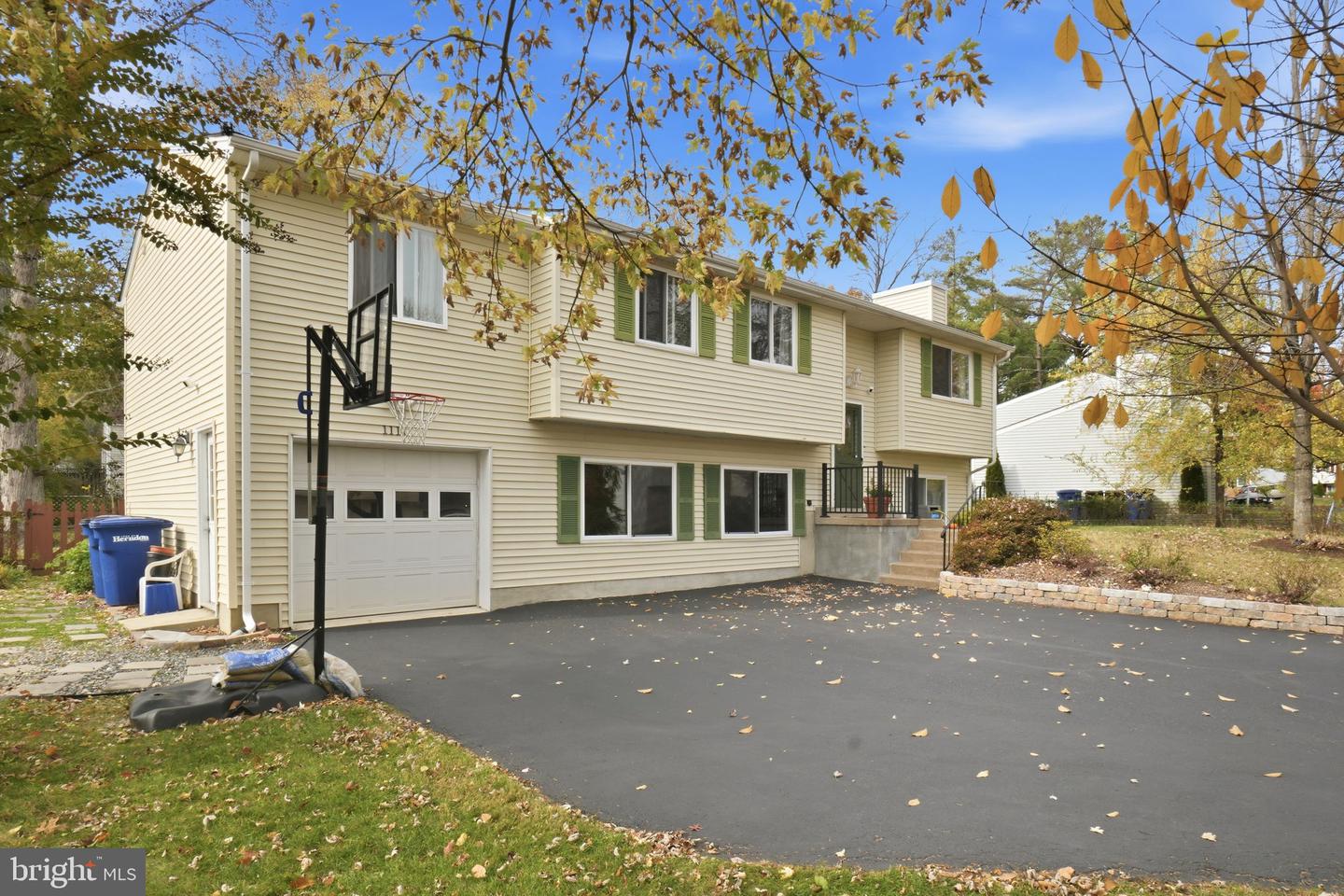 1111 BICKSLER DR, HERNDON, Virginia 20170, 4 Bedrooms Bedrooms, ,3 BathroomsBathrooms,Residential,For sale,1111 BICKSLER DR,VAFX2278026 MLS # VAFX2278026