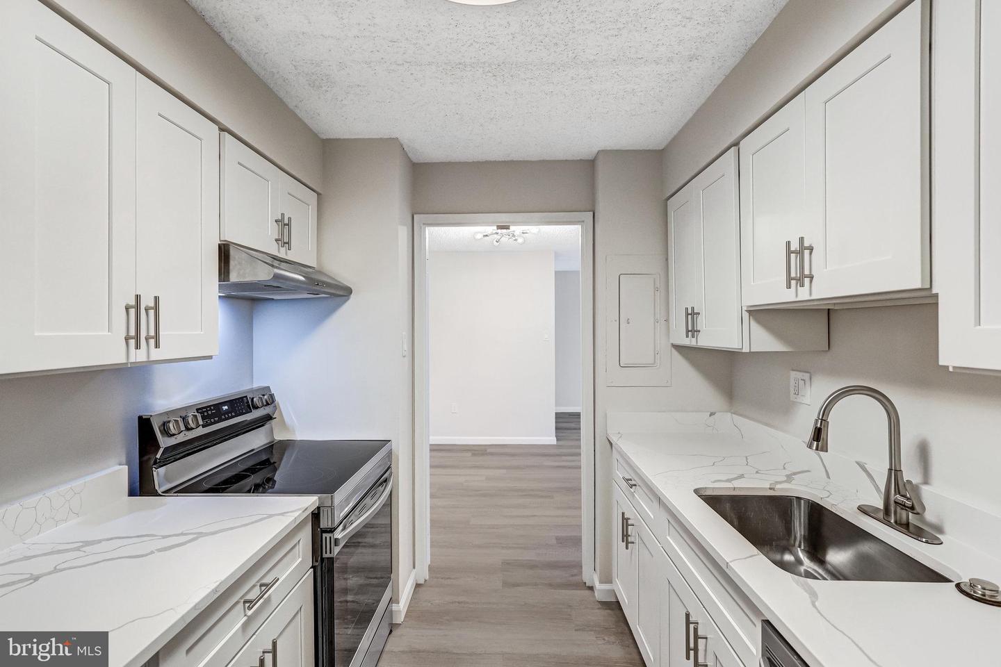 5300 HOLMES RUN PKWY #212, ALEXANDRIA, Virginia 22304, 1 Bedroom Bedrooms, ,1 BathroomBathrooms,Residential,For sale,5300 HOLMES RUN PKWY #212,VAAX2051594 MLS # VAAX2051594