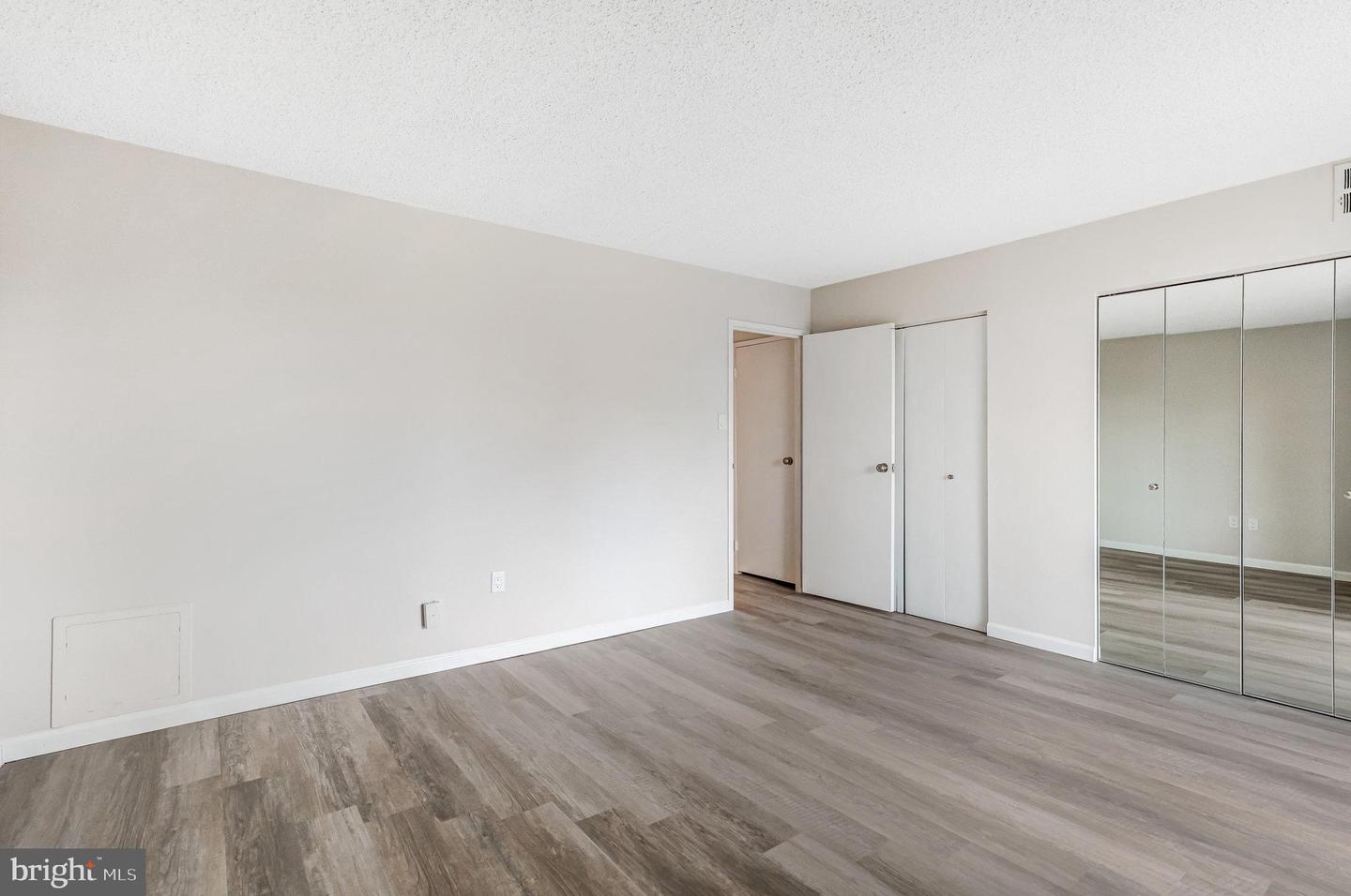 5300 HOLMES RUN PKWY #212, ALEXANDRIA, Virginia 22304, 1 Bedroom Bedrooms, ,1 BathroomBathrooms,Residential,For sale,5300 HOLMES RUN PKWY #212,VAAX2051594 MLS # VAAX2051594