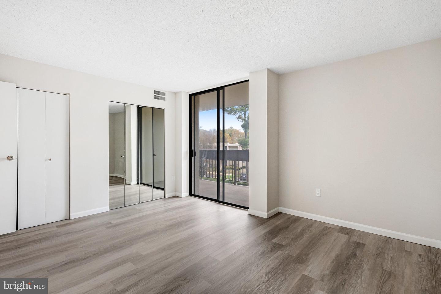 5300 HOLMES RUN PKWY #212, ALEXANDRIA, Virginia 22304, 1 Bedroom Bedrooms, ,1 BathroomBathrooms,Residential,For sale,5300 HOLMES RUN PKWY #212,VAAX2051594 MLS # VAAX2051594