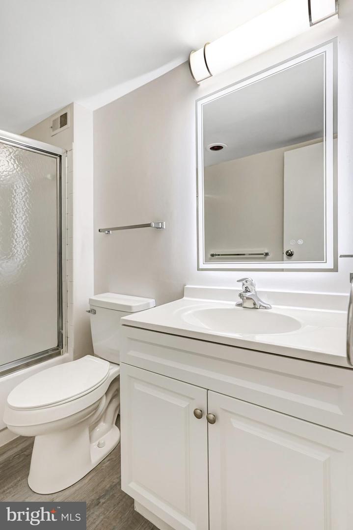 5300 HOLMES RUN PKWY #212, ALEXANDRIA, Virginia 22304, 1 Bedroom Bedrooms, ,1 BathroomBathrooms,Residential,For sale,5300 HOLMES RUN PKWY #212,VAAX2051594 MLS # VAAX2051594