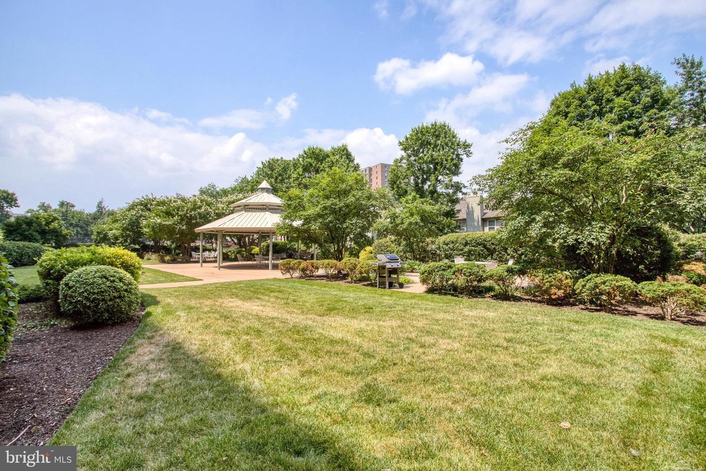 5300 HOLMES RUN PKWY #212, ALEXANDRIA, Virginia 22304, 1 Bedroom Bedrooms, ,1 BathroomBathrooms,Residential,For sale,5300 HOLMES RUN PKWY #212,VAAX2051594 MLS # VAAX2051594