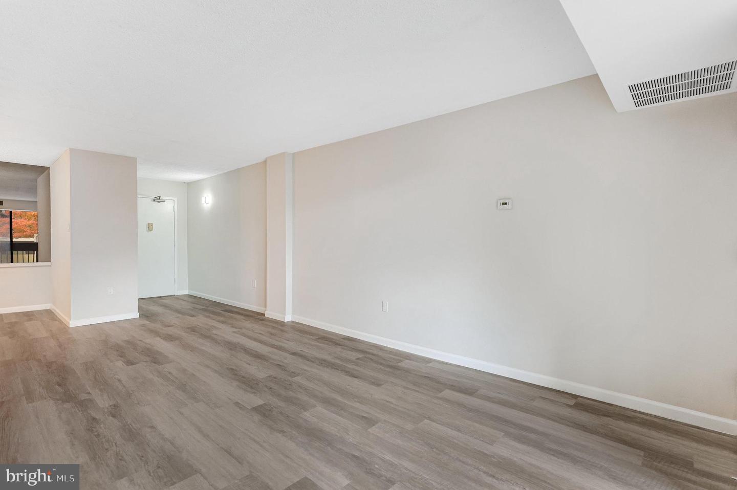 5300 HOLMES RUN PKWY #212, ALEXANDRIA, Virginia 22304, 1 Bedroom Bedrooms, ,1 BathroomBathrooms,Residential,For sale,5300 HOLMES RUN PKWY #212,VAAX2051594 MLS # VAAX2051594