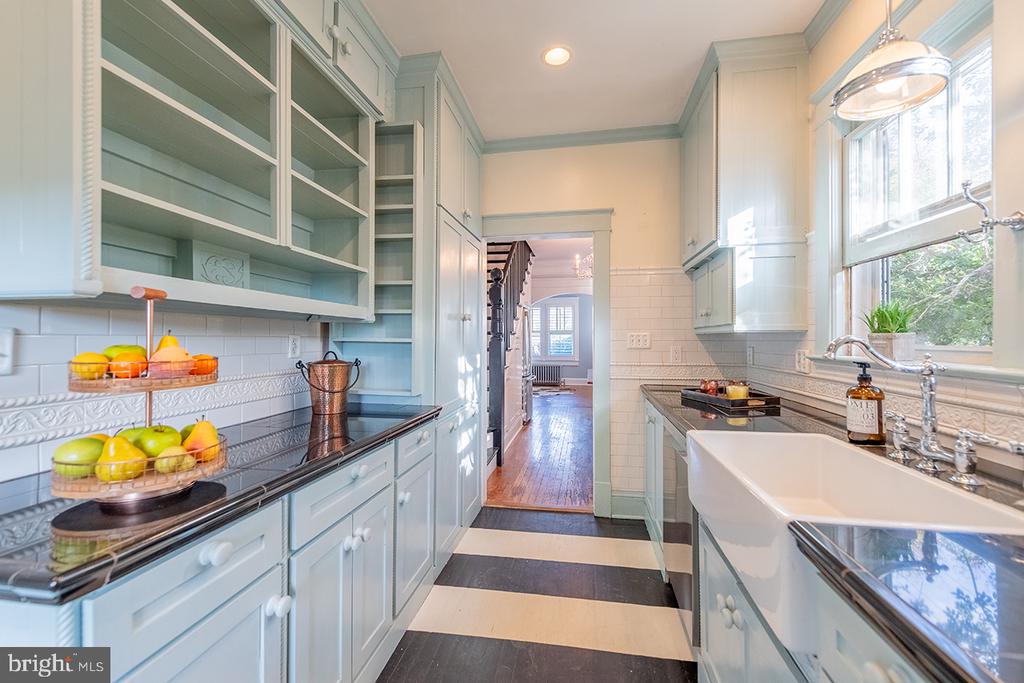 222 LOCUST ST, WARRENTON, Virginia 20186, 4 Bedrooms Bedrooms, ,2 BathroomsBathrooms,Residential,222 LOCUST ST,VAFQ2018226 MLS # VAFQ2018226