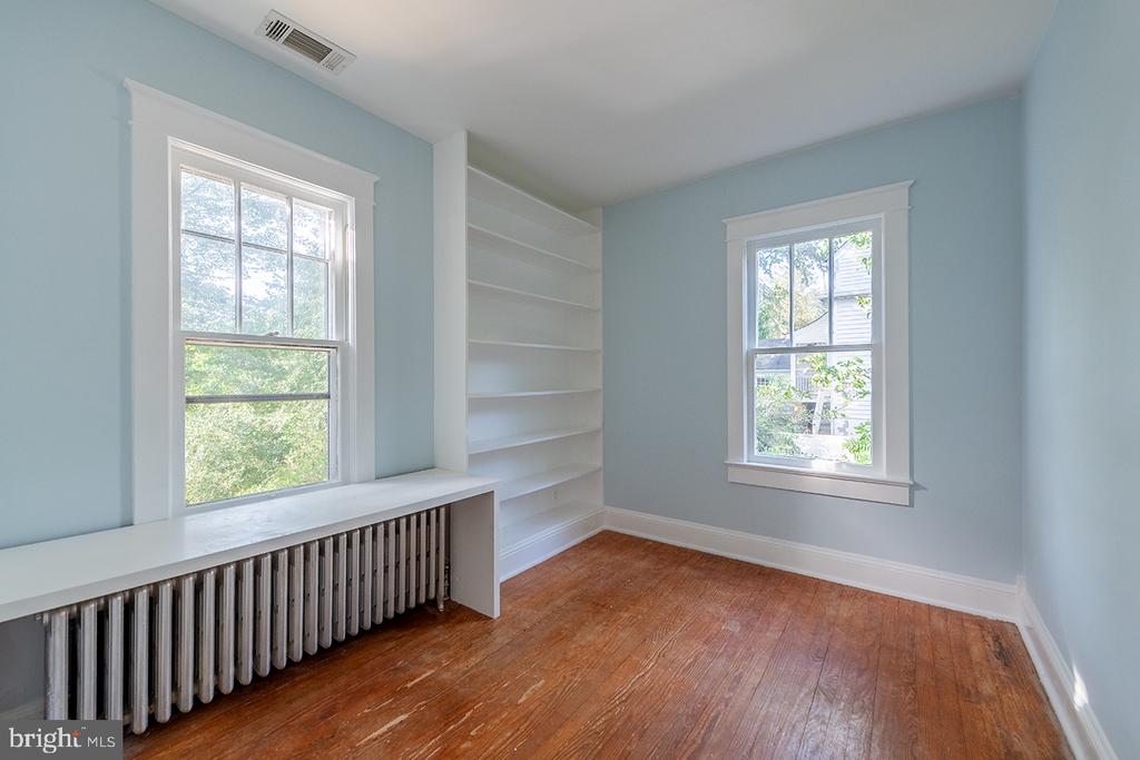 222 LOCUST ST, WARRENTON, Virginia 20186, 4 Bedrooms Bedrooms, ,2 BathroomsBathrooms,Residential,222 LOCUST ST,VAFQ2018226 MLS # VAFQ2018226