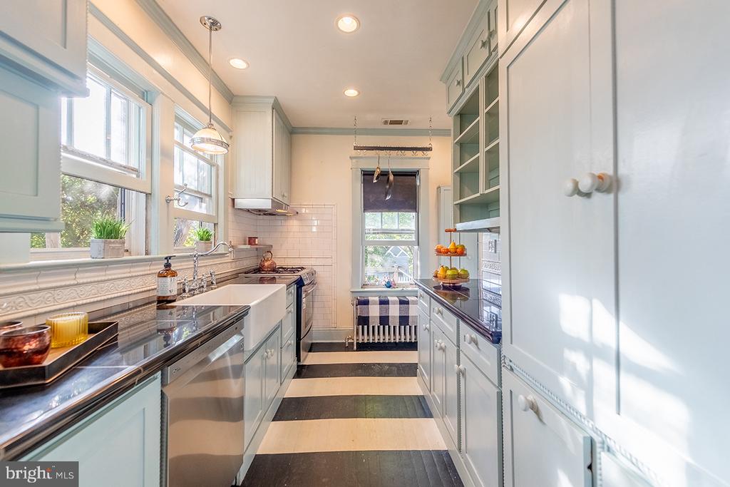 222 LOCUST ST, WARRENTON, Virginia 20186, 4 Bedrooms Bedrooms, ,2 BathroomsBathrooms,Residential,222 LOCUST ST,VAFQ2018226 MLS # VAFQ2018226