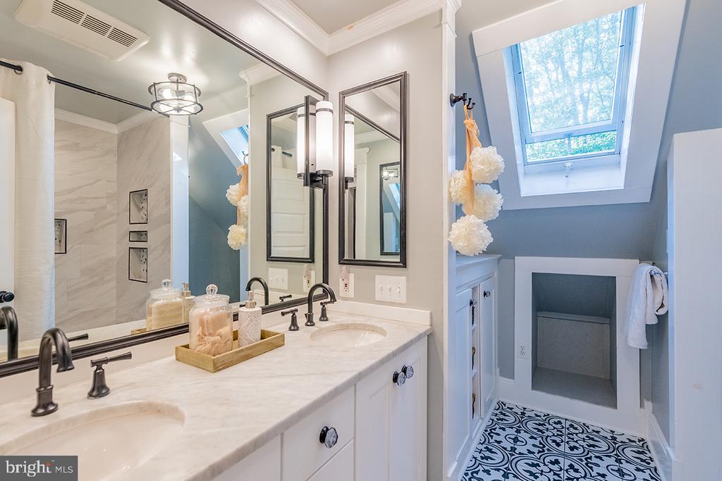 222 LOCUST ST, WARRENTON, Virginia 20186, 4 Bedrooms Bedrooms, ,2 BathroomsBathrooms,Residential,222 LOCUST ST,VAFQ2018226 MLS # VAFQ2018226