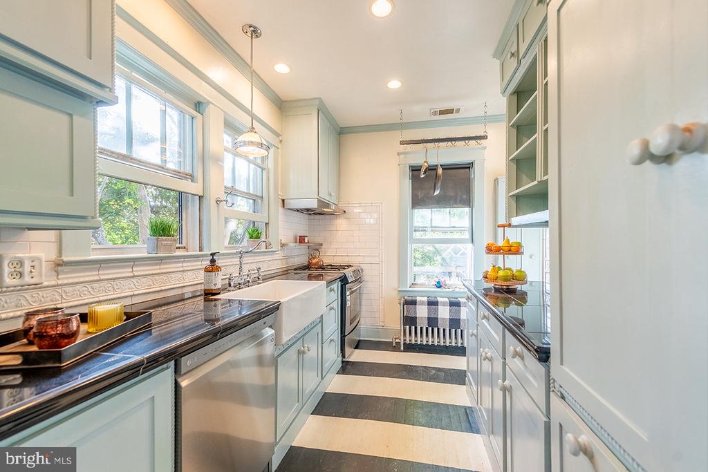 222 LOCUST ST, WARRENTON, Virginia 20186, 4 Bedrooms Bedrooms, ,2 BathroomsBathrooms,Residential,222 LOCUST ST,VAFQ2018226 MLS # VAFQ2018226