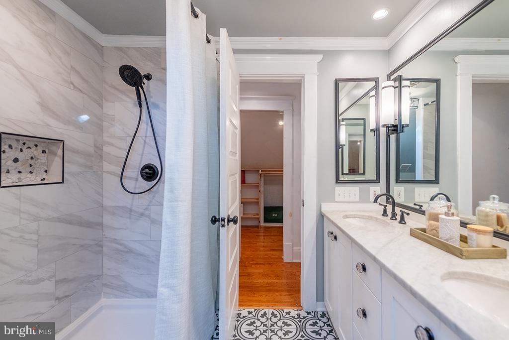 222 LOCUST ST, WARRENTON, Virginia 20186, 4 Bedrooms Bedrooms, ,2 BathroomsBathrooms,Residential,222 LOCUST ST,VAFQ2018226 MLS # VAFQ2018226