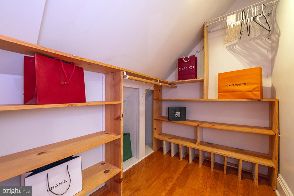 222 LOCUST ST, WARRENTON, Virginia 20186, 4 Bedrooms Bedrooms, ,2 BathroomsBathrooms,Residential,222 LOCUST ST,VAFQ2018226 MLS # VAFQ2018226