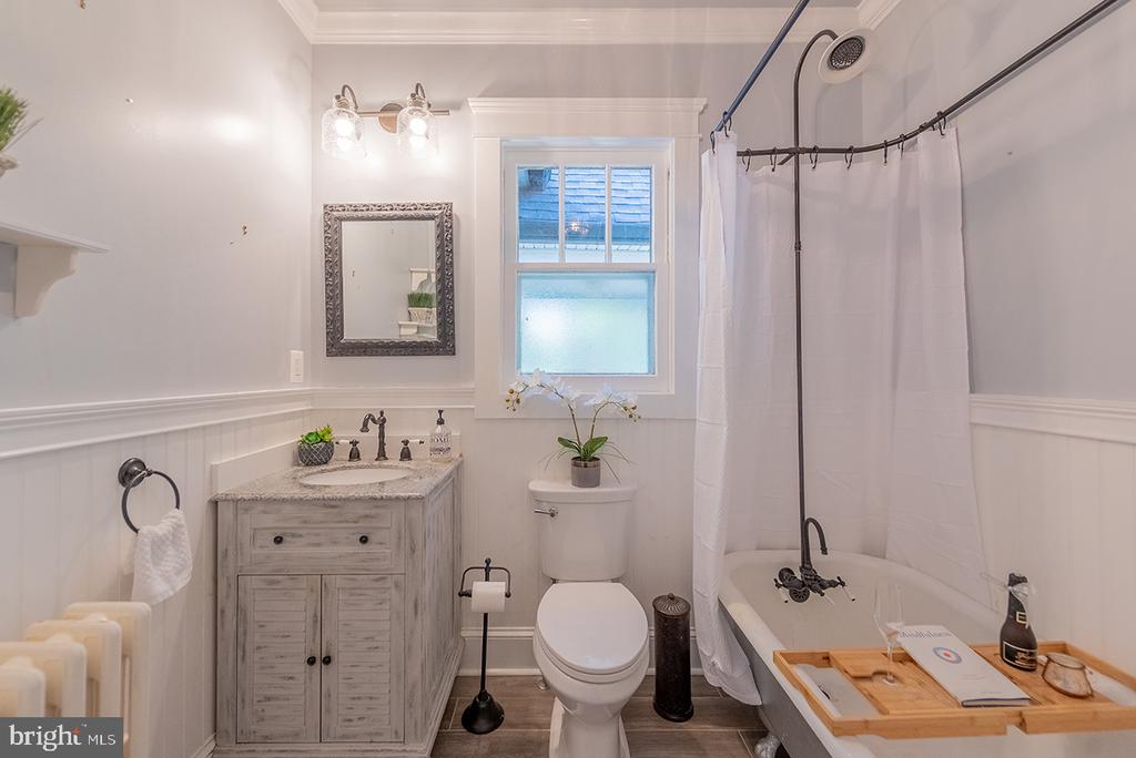 222 LOCUST ST, WARRENTON, Virginia 20186, 4 Bedrooms Bedrooms, ,2 BathroomsBathrooms,Residential,222 LOCUST ST,VAFQ2018226 MLS # VAFQ2018226