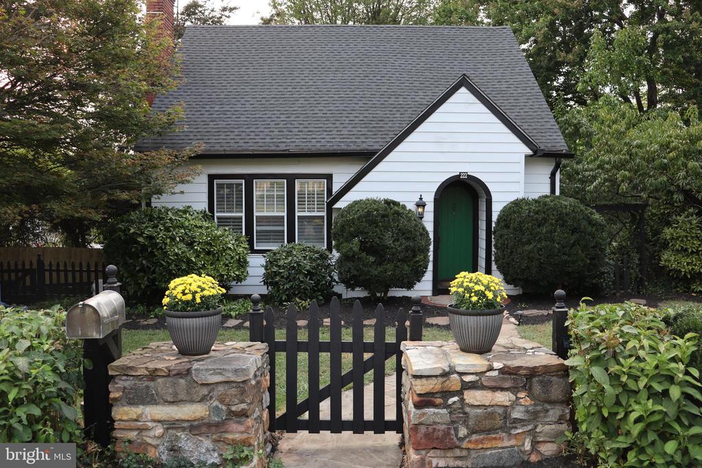 222 LOCUST ST, WARRENTON, Virginia 20186, 4 Bedrooms Bedrooms, ,2 BathroomsBathrooms,Residential,222 LOCUST ST,VAFQ2018226 MLS # VAFQ2018226